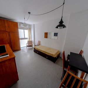 Check And Home - Colon III - 2 Huespedes En Zona Gueemes A 100Mts Del Mar